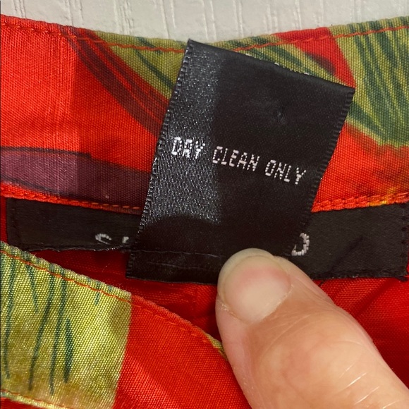 SilkLand Red Floral Capris - Picture 5 of 7